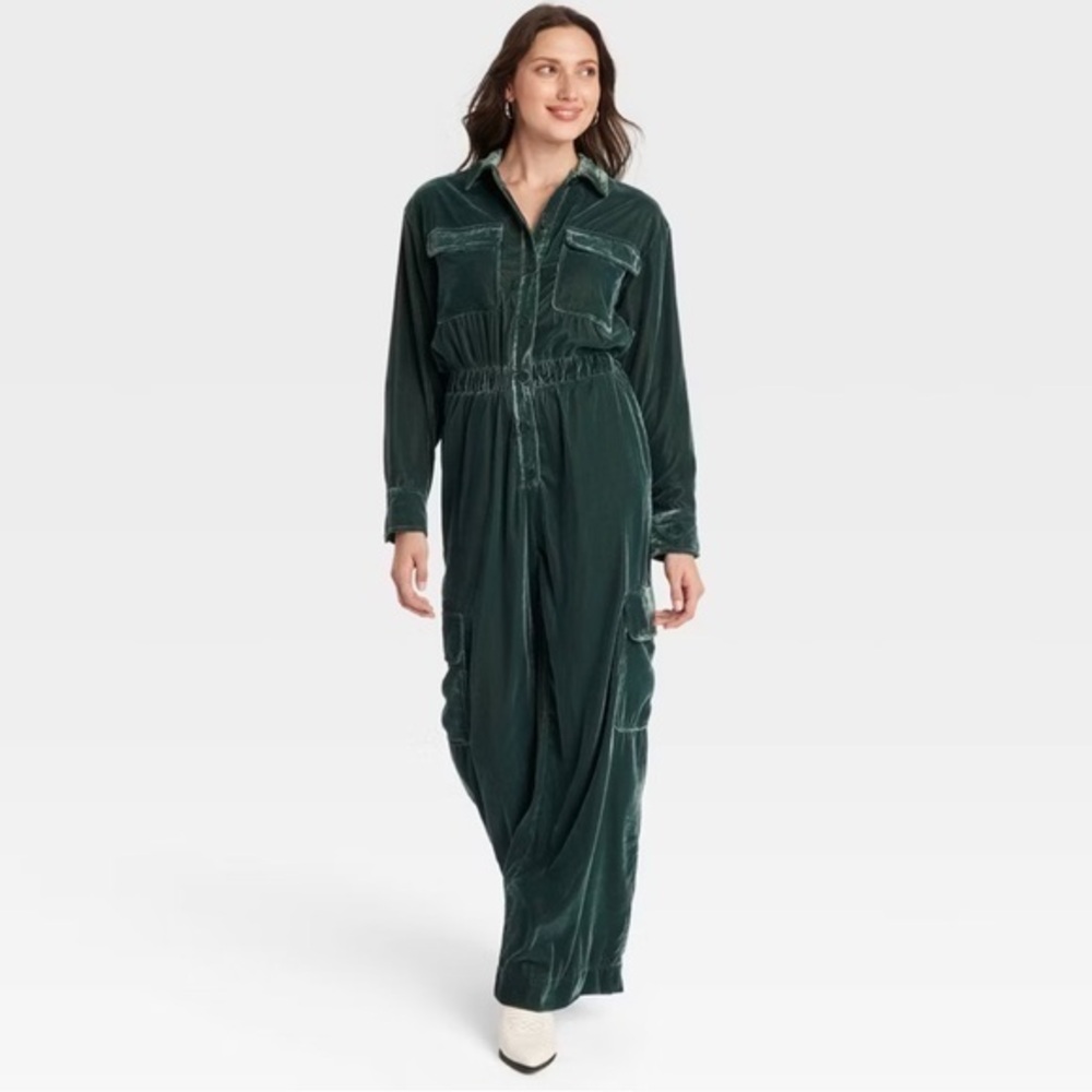 Universal Thread Deep Green Velvet Long-Sleeve Cargo Jumpsuit size 6